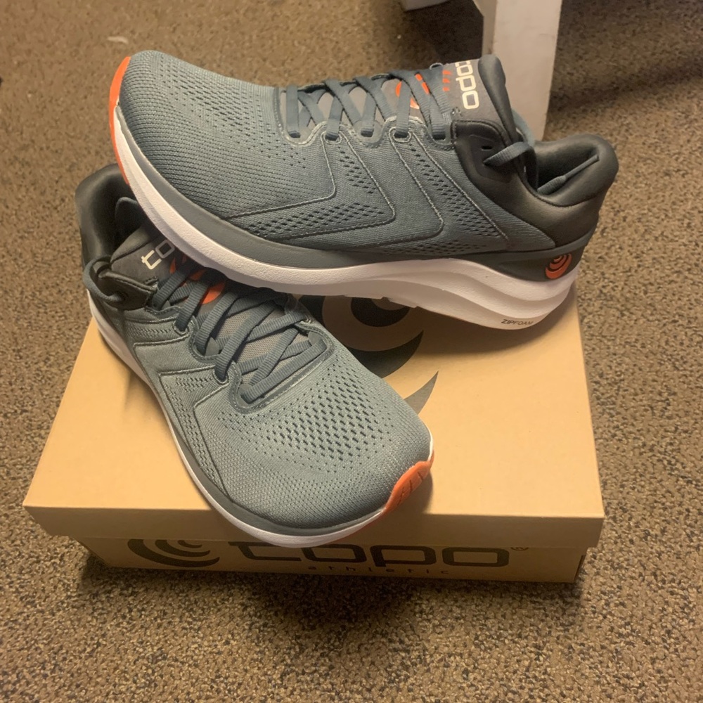 Topo Athletic Phantom 2 Size 8